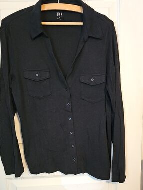 GAP Black Long-Sleeve Button-Up Shirt with Chest Pockets
